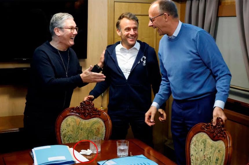 El gobierno franceacutes reveloacute la verdad sobre el video viral de Macron Starmer y Merz en el tren a Ucrania
