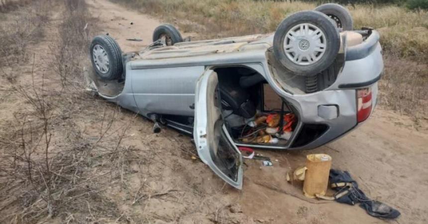 Vuelco con dos heridos en la Ruta 11 cerca de Rucanelo