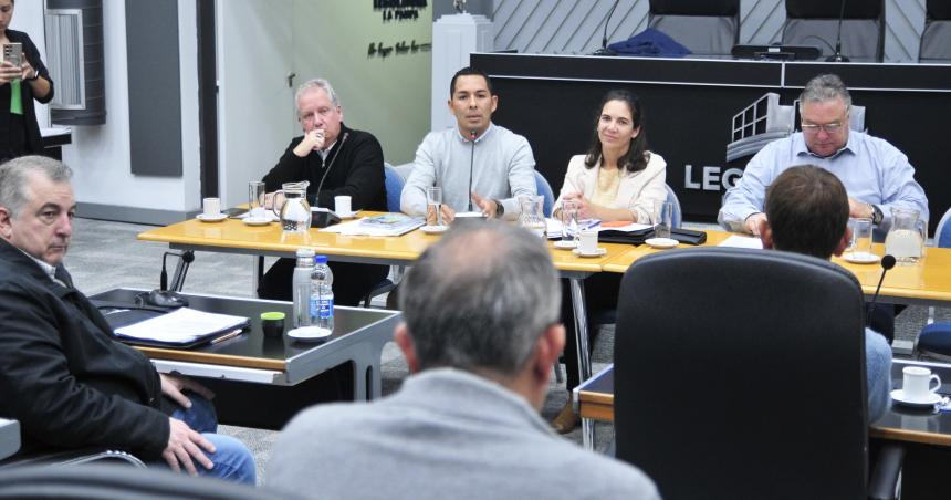 Medanito- Monsalve mete maacutes presioacuten y fustiga a legisladores