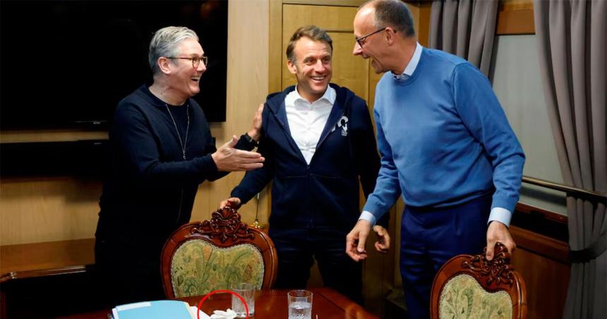 El gobierno franceacutes reveloacute la verdad sobre el video viral de Macron Starmer y Merz en el tren a Ucrania