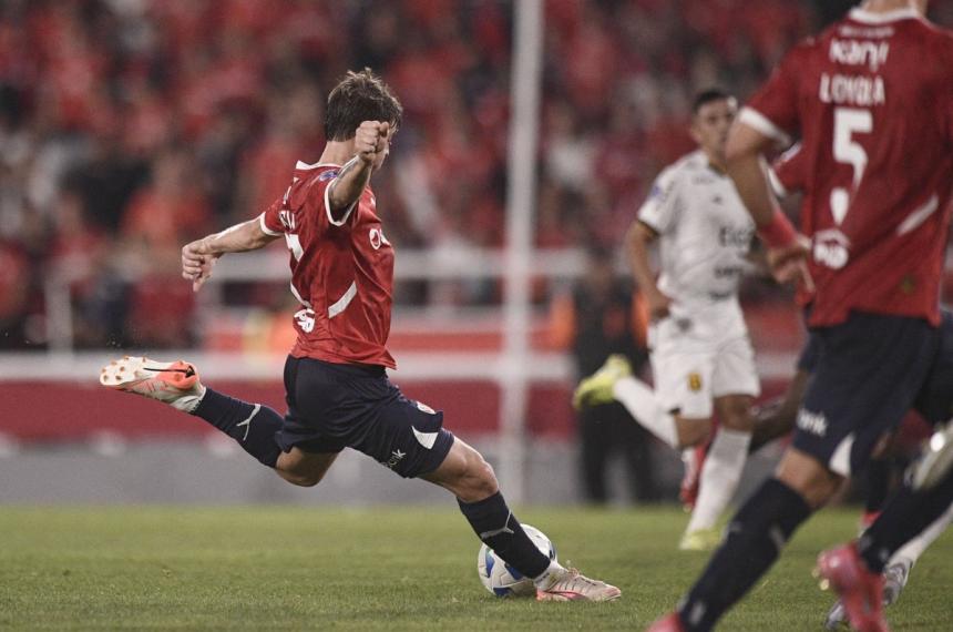 Independiente le ganoacute a Guaraniacute y es liacuteder de su grupo