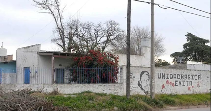 Realizan un abrazo simboacutelico en defensa de la Unidad Baacutesica de Villa Parque