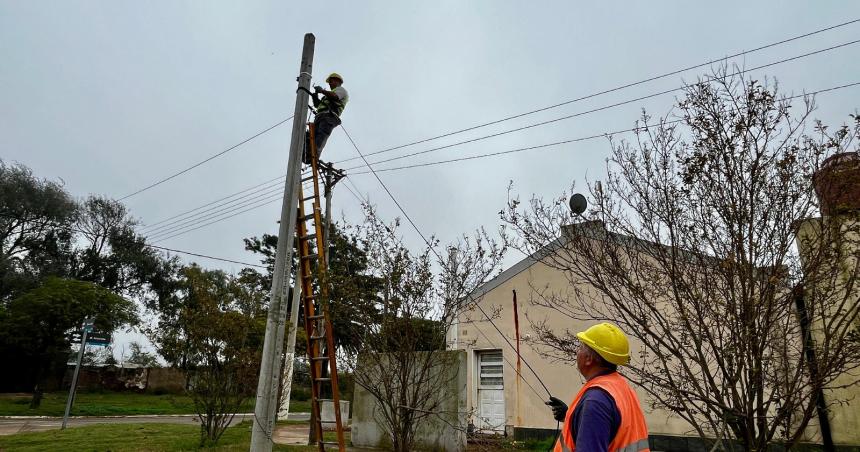Comenzaron los trabajos para el tendido de fibra oacuteptica domiciliaria en Van Praet