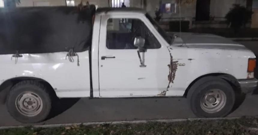 Demoran a cazadores furtivos en Alta Italia- les secuestraron la camioneta cuchillos y los perros