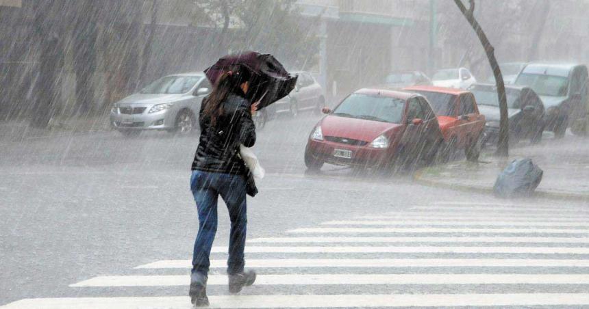 Alerta roja por tormentas en Buenos Aires- inundaciones y destrozos por caiacuteda de granizo