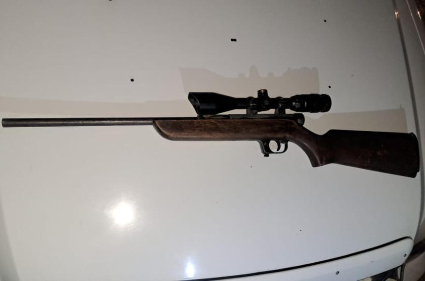 Realizaban disparos con una carabina y fueron demorados