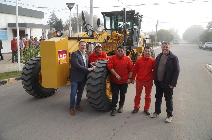Ataliva Roca adquirioacute una motoniveladora gracias a un creacutedito provincial