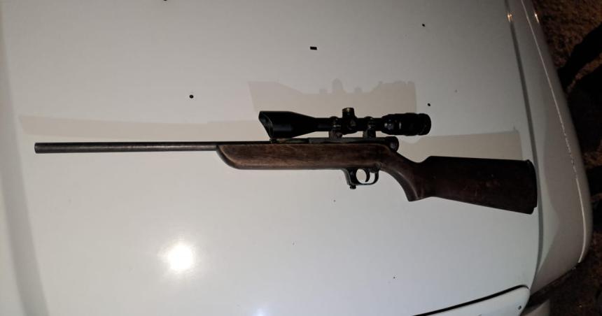 Realizaban disparos con una carabina y fueron demorados