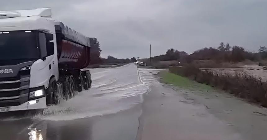 Colapsan las rutas 8 y 9 por el temporal- cortes totales y desviacuteos en varios tramos
