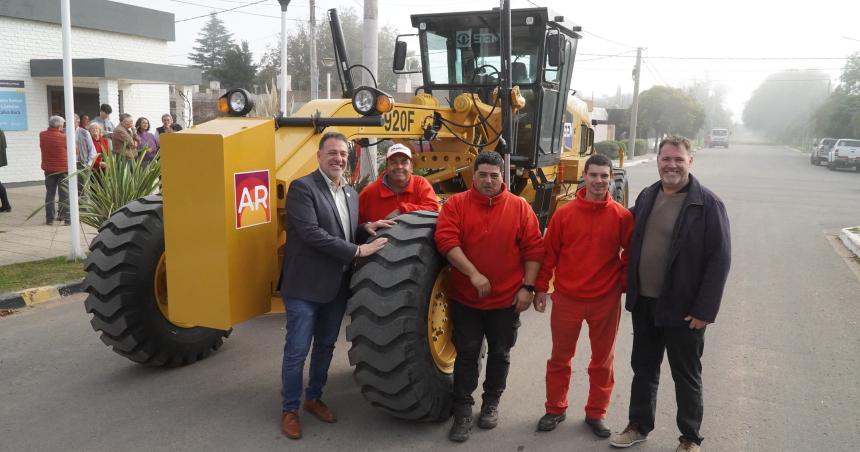 Ataliva Roca adquirioacute una motoniveladora gracias a un creacutedito provincial