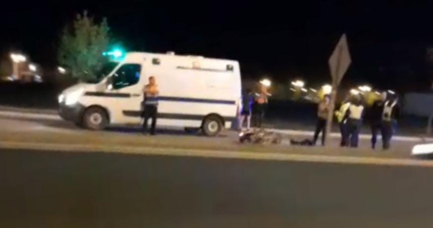 Motociclista chocoacute con un perro y sufrioacute una fuerte caiacuteda