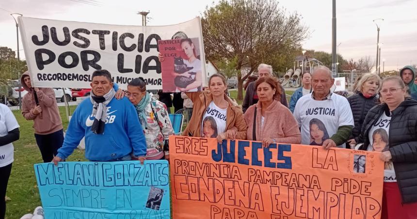 Pedido de justicia por Liacutea Falcoacuten en el Parque Lineal
