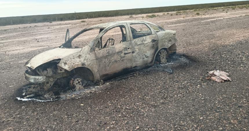 Ardioacute un auto en la Ruta 20