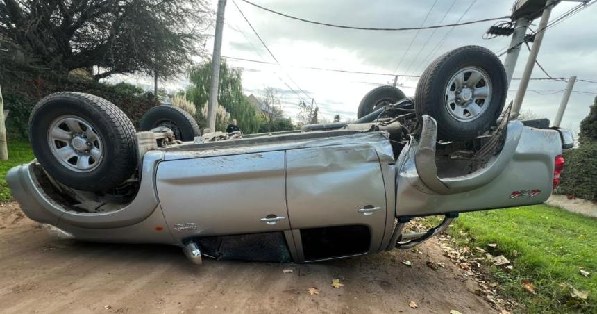Fuerte choque y vuelco en el barrio Lowo Che