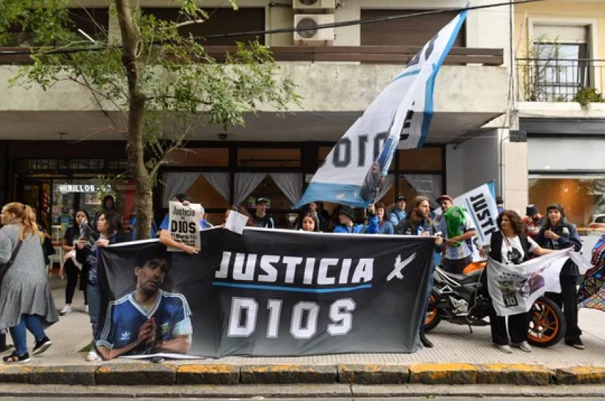 Suspendieron por 7 diacuteas el juicio por la muerte de Maradona