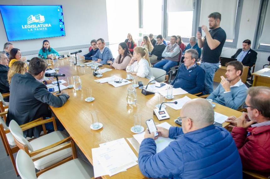 Dictaacutemenes varios en Diputados con pedido de reductores y rotondas