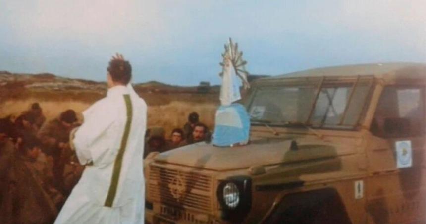 Traen a General Pico la imagen de la Virgende Lujaacuten que estuvo en la Guerra de Malvinas