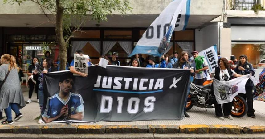 Suspendieron por 7 diacuteas el juicio por la muerte de Maradona