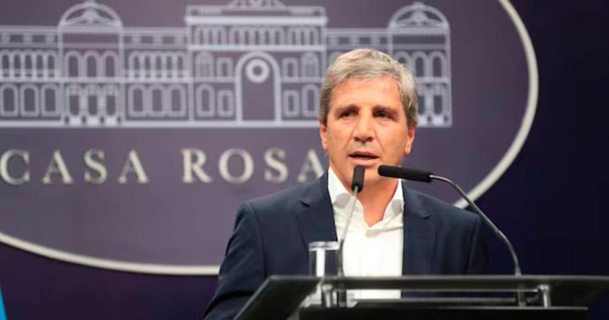 Luis Caputo habloacute sobre las medidas para el uso de los doacutelares del colchoacuten- No es un blanqueo