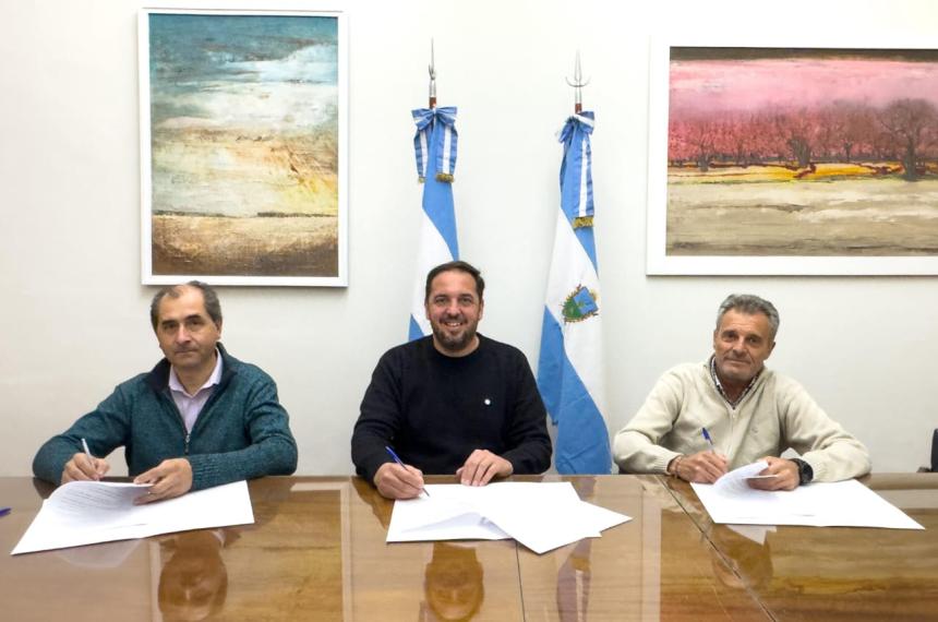 Di Naacutepoli y la UTA firmaron un nuevo acuerdo paritario para el EMTU