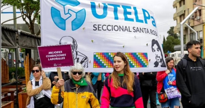 Por decreto Javier Milei limita el derecho a huelga y ampliacutea las actividades esenciales