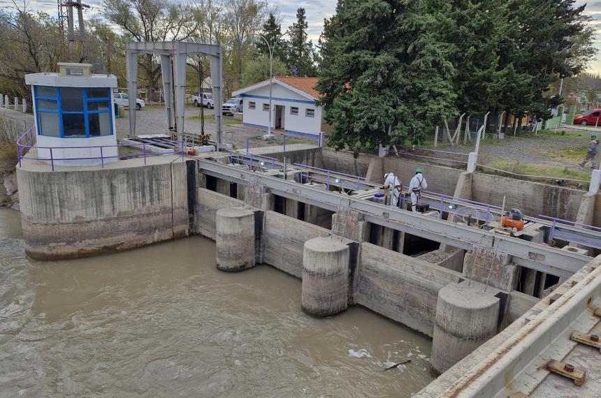 Renuevan el mantenimiento en Puente Dique