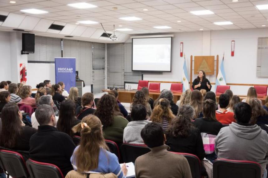 Capacitacioacuten y anuncio de nuevos cursos para agentes puacuteblicos provinciales