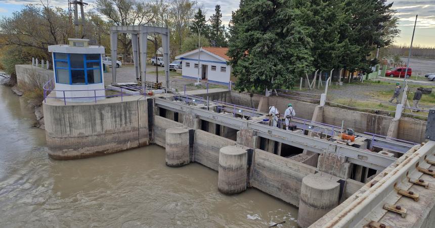 Renuevan el mantenimiento en Puente Dique