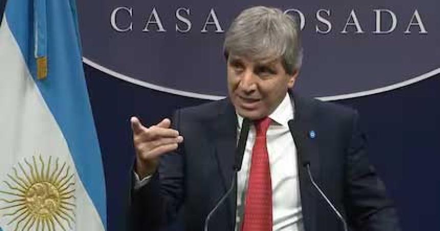 iquestCuaacutentos doacutelares tiene fuera del paiacutes el ministro Luis Caputo