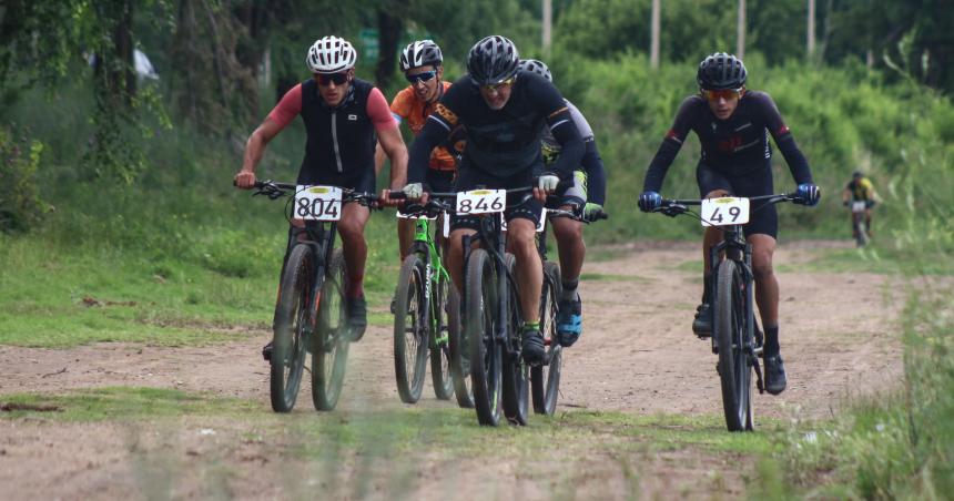 Carrera por parejas MTB en Toay