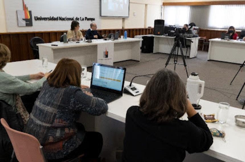 Muacuteltiples temas analizoacute el Consejo Superior