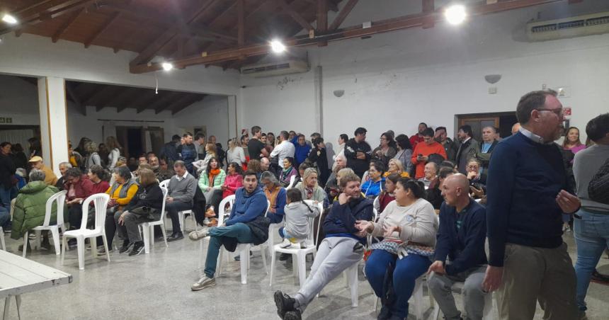 Nutrida asamblea en Meacutedanos Verdes- aparecioacute la ayuda oficial y no habraacute concurso preventivo