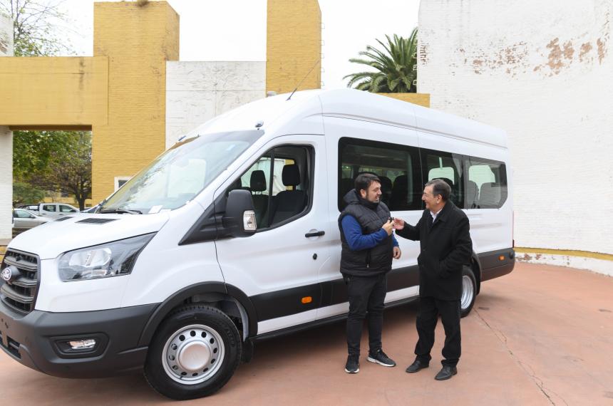 Municipios adquieren transportes y maquinarias con creacuteditos provinciales
