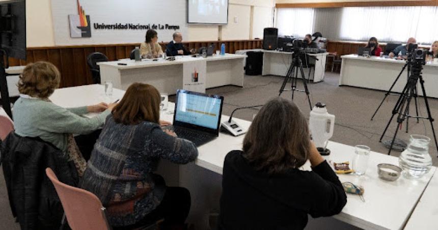 Muacuteltiples temas analizoacute el Consejo Superior