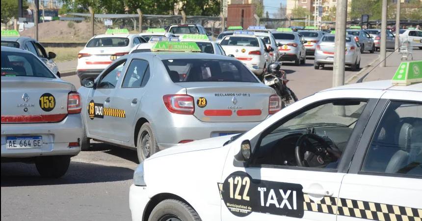 La Caacutemara de Taxistas se planta firme contra Uber- es ilegal