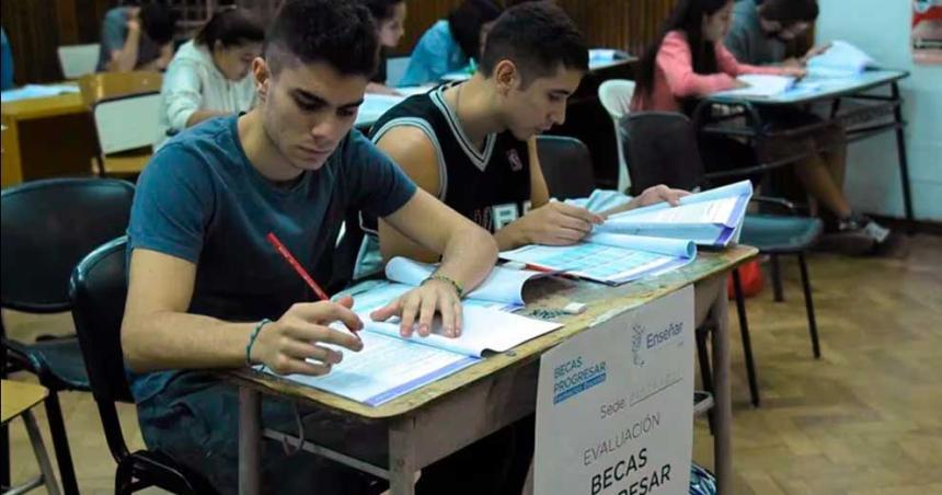El Gobierno de Milei licuoacute las becas Progresar- ya son 500 mil beneficiarios menos