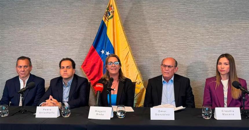 El dramaacutetico testimonio de los venezolanos rescatados de la Embajada argentina- Nuestro rescate fue espectacular