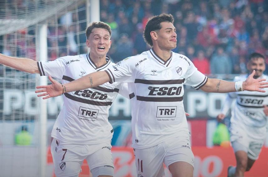 Platense bajoacute a San Lorenzo y definiraacute el tiacutetulo con Huracaacuten