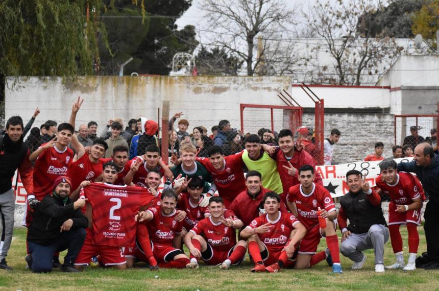Huracaacuten festejoacute en el claacutesico de Guatracheacute