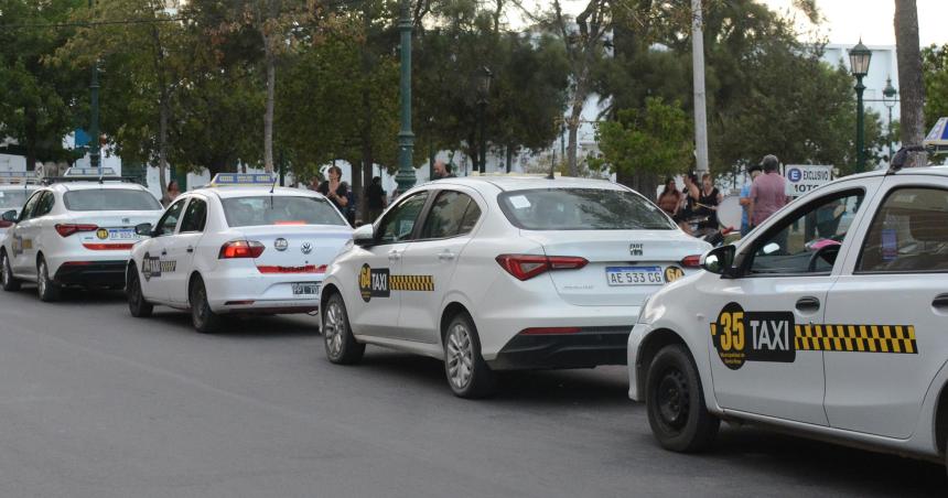 Peones de taxis quieren cambios en la tarifa- La polinoacutemica tiene que desaparecer