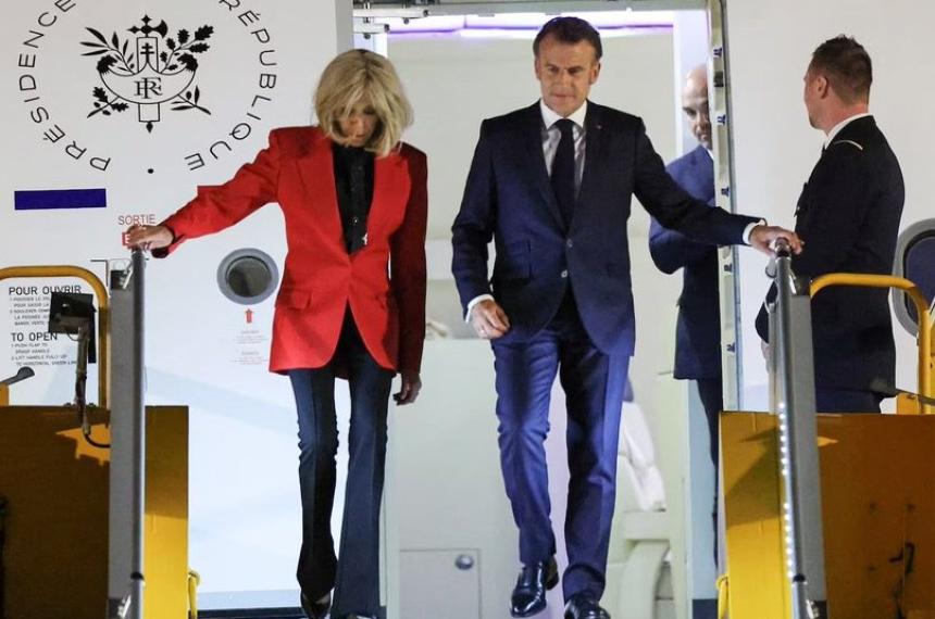 El cachetazo que recibioacute Macron de su esposa sacude a Francia