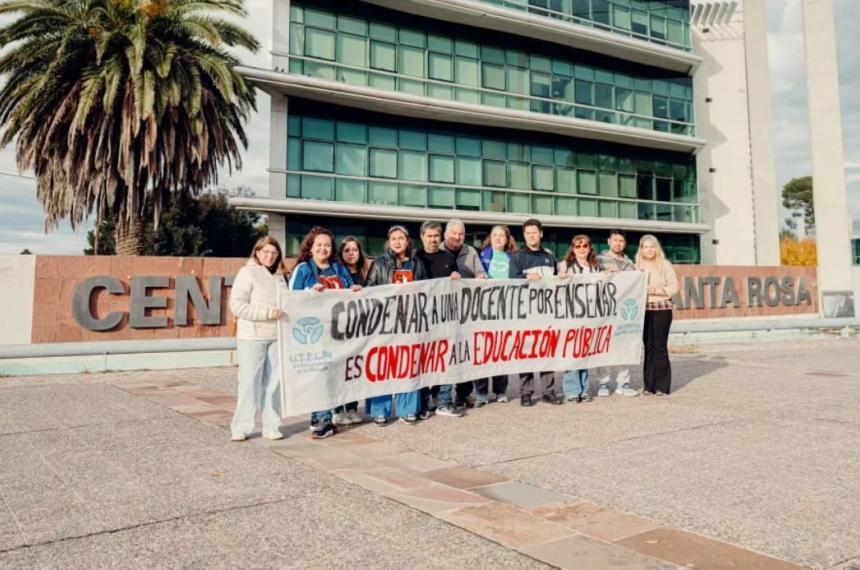 Absuelven a la docente Ana Contreras que habiacutea sido multada por maltrato sicoloacutegico   