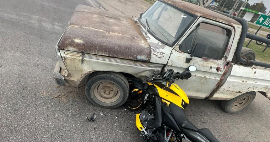 Chocaron una moto y una camioneta en la ciudad