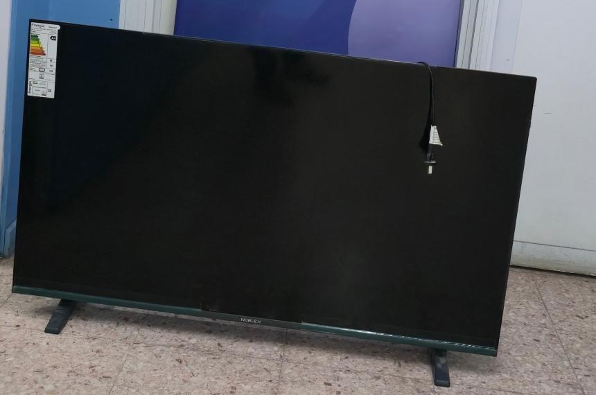 Recuperan un TV y un equipo de muacutesica robados por dos menores de edad