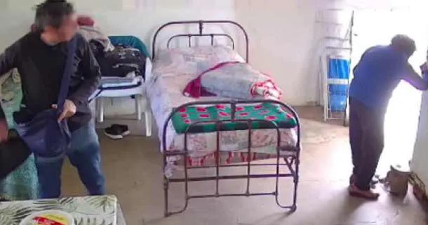 Victorica- le hurtoacute la cartera a una mujer de 93 antildeos y la nieta lo vio en directo desde Santa Rosa