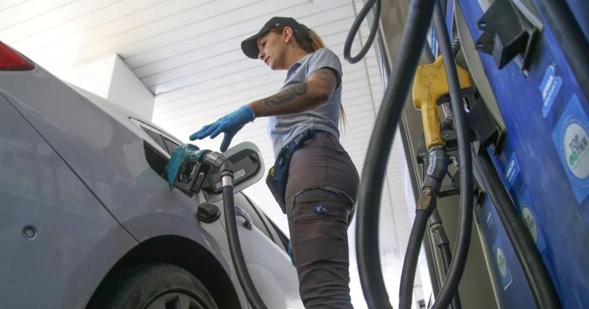 Por segundo mes aumentoacute la venta de combustible