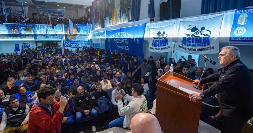 Los sindicatos del transporte haraacuten en junio paros sorpresivos y una marcha contra el Gobierno