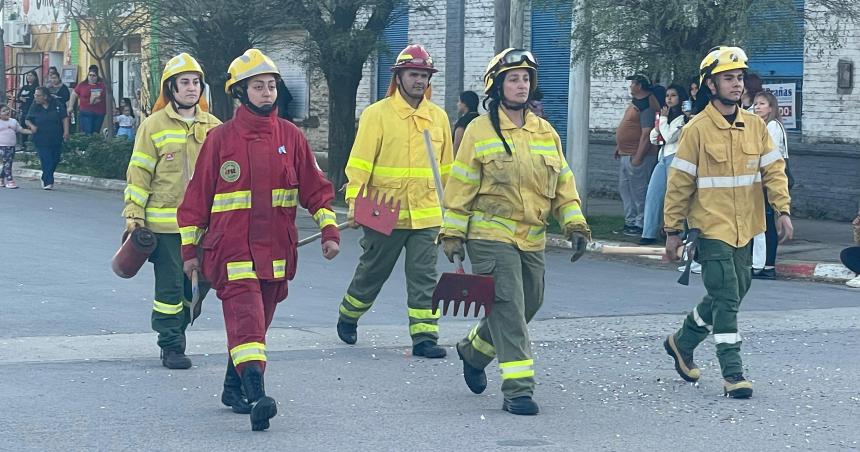 Los bomberos de Anguil celebraron su 10ordm aniversario