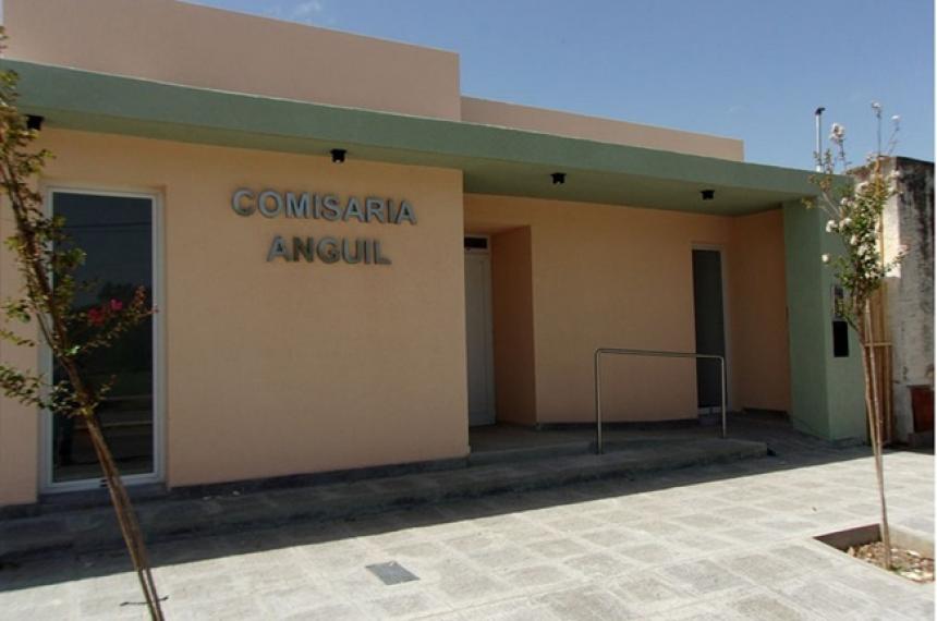 Cazadores agredieron a policiacuteas dentro de la comisariacutea de Anguil