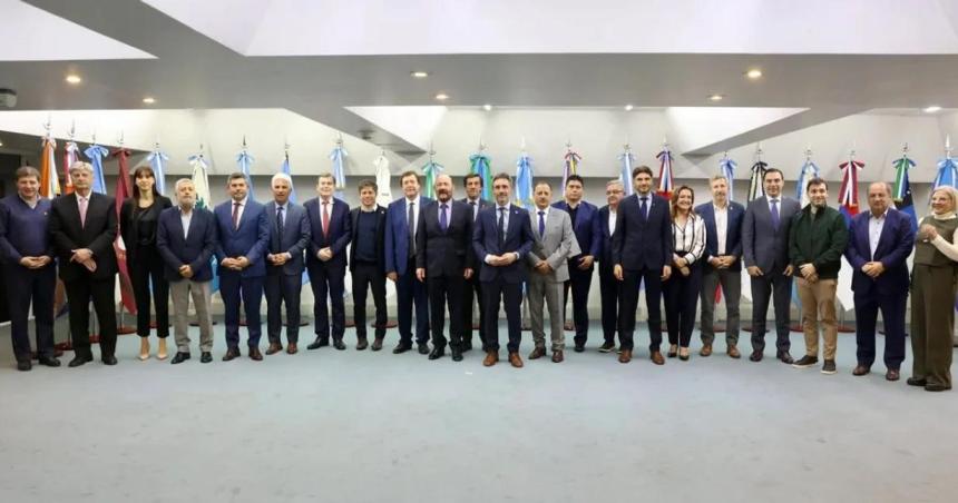 Cumbre de urgencia de los gobernadores por la fuerte caiacuteda de los fondos de coparticipacioacuten